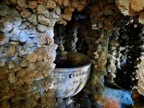 Khám phá chùa Từ Vân, kiệt tác từ san hô và vỏ ốc