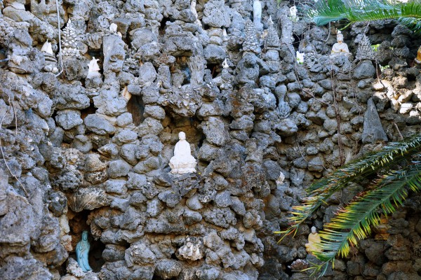 Khám phá chùa Từ Vân, kiệt tác từ san hô và vỏ ốc