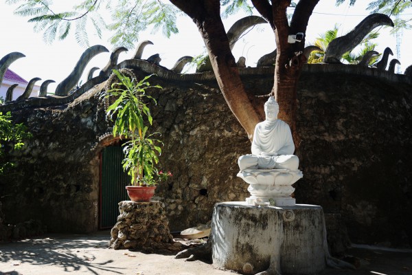 Khám phá chùa Từ Vân, kiệt tác từ san hô và vỏ ốc