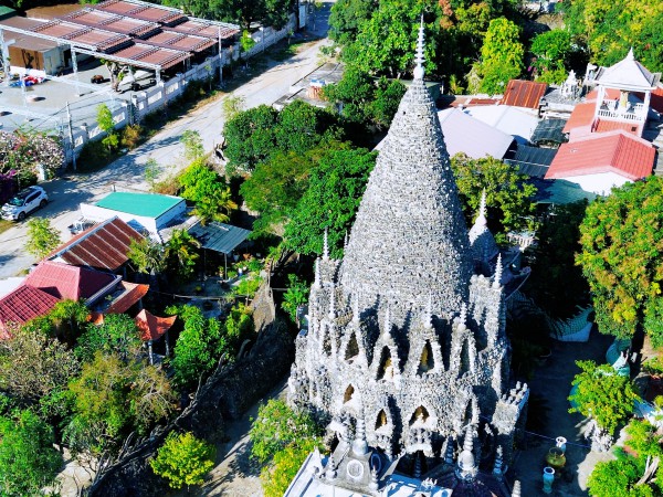 Khám phá chùa Từ Vân, kiệt tác từ san hô và vỏ ốc