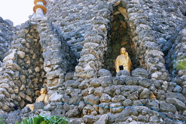 Khám phá chùa Từ Vân, kiệt tác từ san hô và vỏ ốc