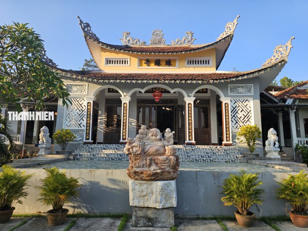 Khám phá ngôi chùa bên núi A Mang với hơn 500 mộ cổ