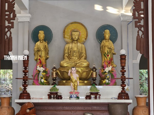 Khám phá ngôi chùa bên núi A Mang với hơn 500 mộ cổ