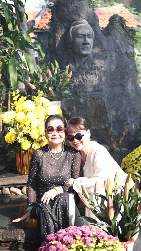 Khánh Ly về nước ra mắt cuốn sách đầu tiên về 80 năm cuộc đời