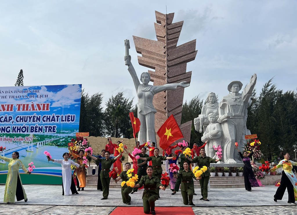 Khánh thành công trình nâng cấp tượng đài Đồng Khởi Bến Tre