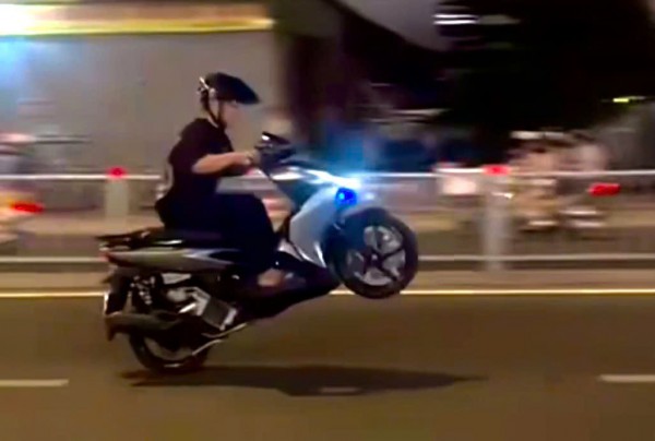 Khi những hành vi lái xe nguy hiểm trở thành 'nội dung' để câu view