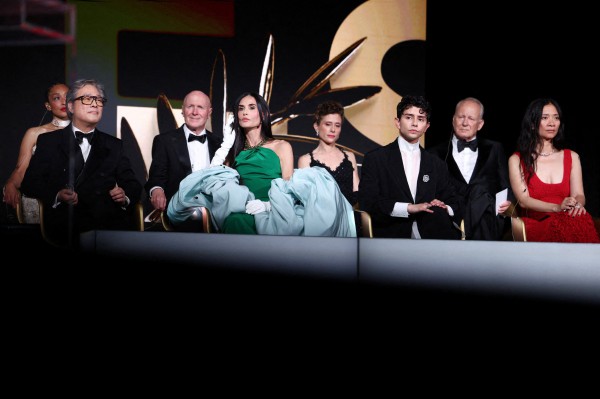 LHP Cannes 2026: 'Fjord' đoạt Cành cọ vàng, nhiều hạng mục có tới 2 người chiến thắng LHP Cannes 2026: 'Fjord' đoạt Cành cọ vàng, nhiều hạng mục có tới 2 người chiến thắng