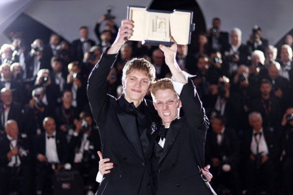 LHP Cannes 2026: 'Fjord' đoạt Cành cọ vàng, nhiều hạng mục có tới 2 người chiến thắng LHP Cannes 2026: 'Fjord' đoạt Cành cọ vàng, nhiều hạng mục có tới 2 người chiến thắng