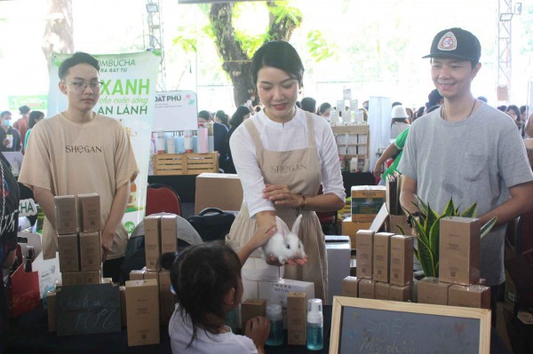 Làm đẹp 'thuần chay' và văn hóa sống xanh