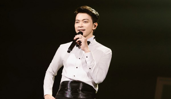 Lân Nhã thăng hoa cùng NSND Tấn Minh, Hương Tràm trong concert 15 năm ca hát