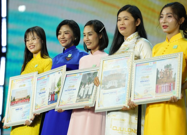 Lan tỏa tình yêu và niềm tự hào với tà áo dài dân tộc