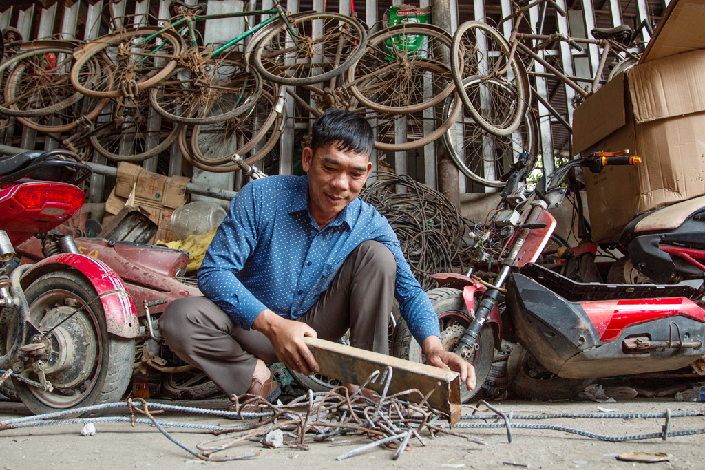 Làng lạ miền Trung: Làng đan lát nhưng giàu nhờ ve chai
