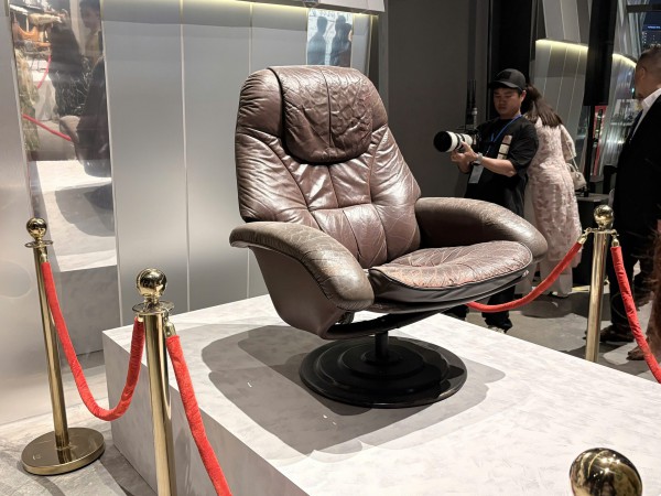 Lệ Quyên, Uyên Linh... hát trong đêm nhạc Trịnh Công Sơn, gây quỹ hơn 1 tỉ đồng Lệ Quyên, Uyên Linh... hát trong đêm nhạc Trịnh Công Sơn, gây quỹ hơn 1 tỉ đồng