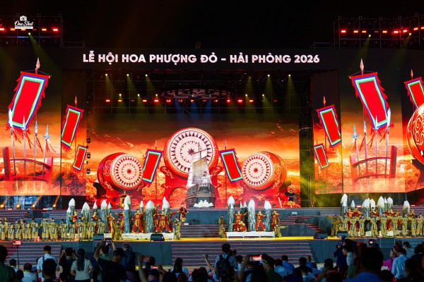 Lễ hội Hoa phượng đỏ bùng nổ, hút 10.000 khán giả