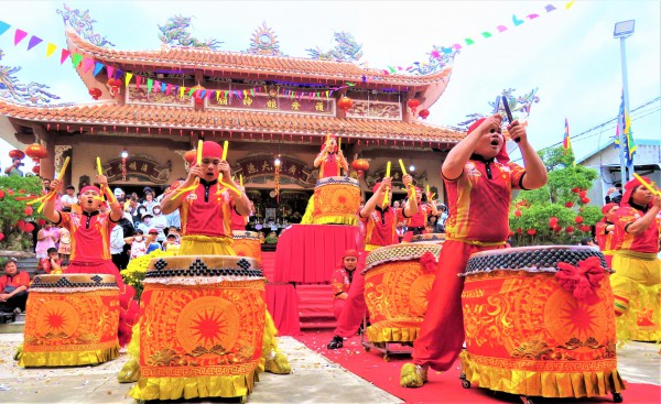 Lễ hội Vía Bà tưởng nhớ bà đỡ được vua Tự Đức ban sắc