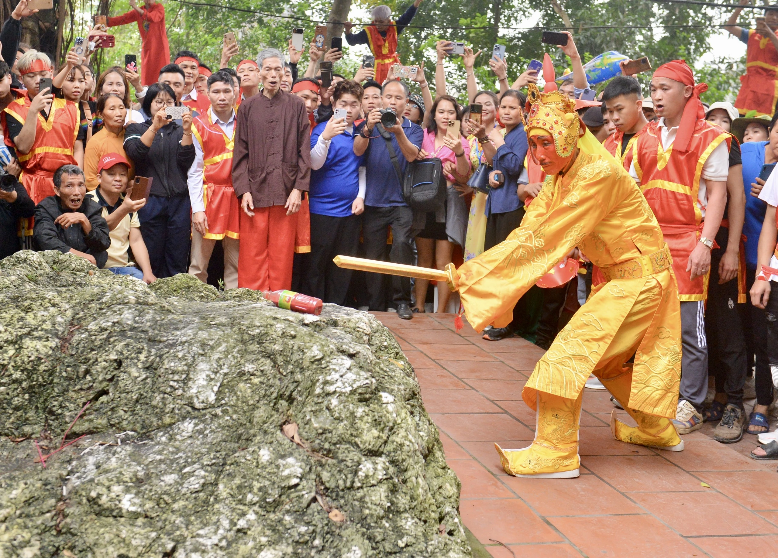 Lễ hội chém bạch kê tinh độc nhất vô nhị ở Hà Nội