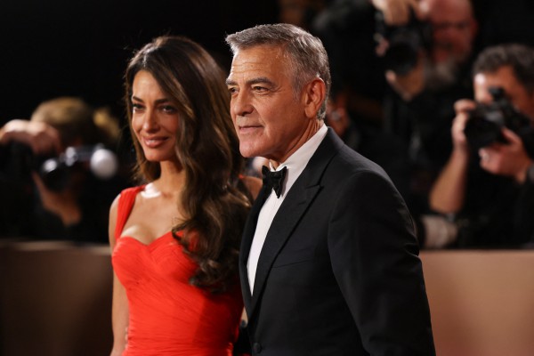 Lisa, Jennifer Lawrence gợi cảm trên thảm đỏ Quả cầu vàng 2026