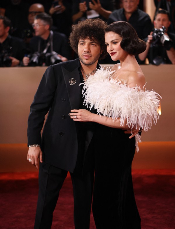 Lisa, Jennifer Lawrence gợi cảm trên thảm đỏ Quả cầu vàng 2026