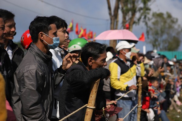 Màn đua ngựa 'độc, lạ' của những kỵ sĩ... nông dân