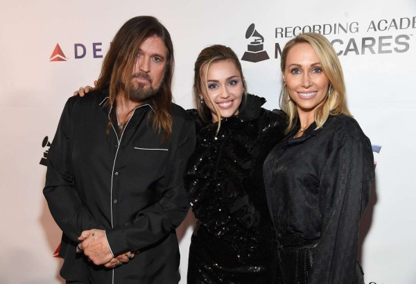 Miley Cyrus chia sẻ về tin đồn gia đình tan vỡ