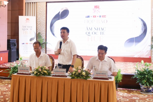 Mono đến Huế hát miễn phí phục vụ khán giả
