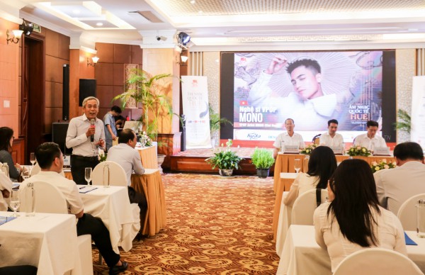 Mono đến Huế hát miễn phí phục vụ khán giả