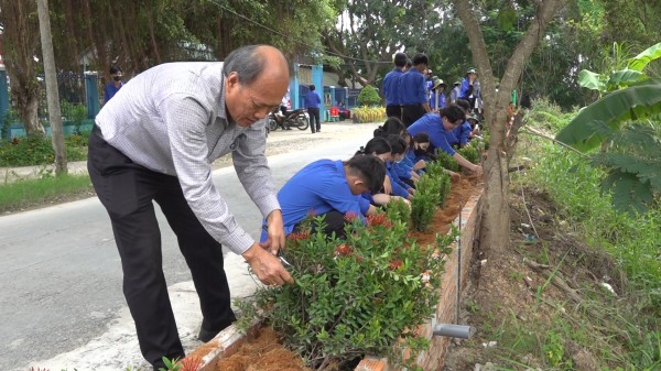 Mùa hè xanh tại huyện Tam Nông của sinh viên Văn Hiến