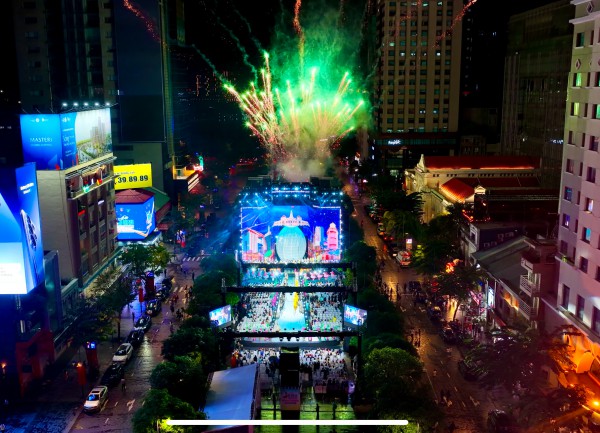 NSND Kim Xuân, NSND Trịnh Kim Chi trình diễn áo dài cùng các hoa hậu