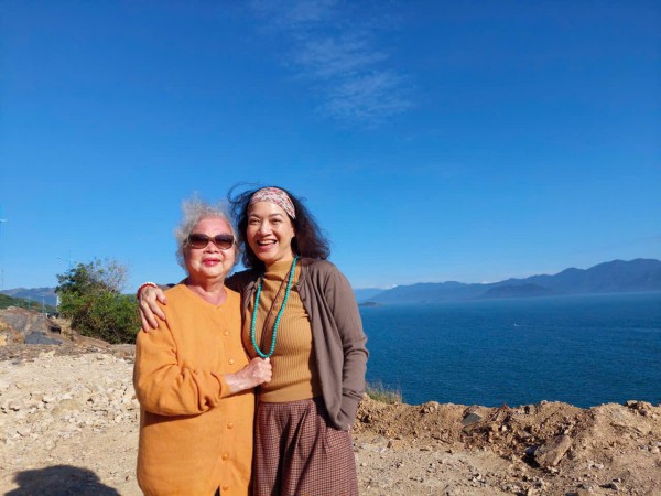 NSND Lê Khanh tuổi 63 vẫn áp lực với nghề, tiết lộ nguyên tắc giữ hôn nhân NSND Lê Khanh tuổi 63 vẫn áp lực với nghề, tiết lộ nguyên tắc giữ hôn nhân