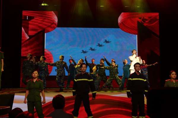 NSƯT Lam Tuyền, Vân Khánh hát trong đêm nghệ thuật tôn vinh Chủ tịch Hồ Chí Minh NSƯT Lam Tuyền, Vân Khánh hát trong đêm nghệ thuật tôn vinh Chủ tịch Hồ Chí Minh