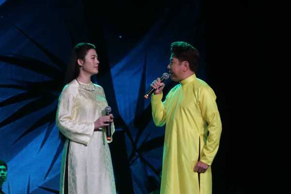 NSƯT Lam Tuyền, Vân Khánh hát trong đêm nghệ thuật tôn vinh Chủ tịch Hồ Chí Minh NSƯT Lam Tuyền, Vân Khánh hát trong đêm nghệ thuật tôn vinh Chủ tịch Hồ Chí Minh