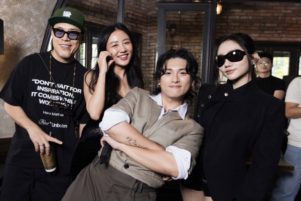 Nam ca sĩ 'ở ẩn' 2 năm, được Văn Mai Hương, Mono ủng hộ ngày trở lại Nam ca sĩ 'ở ẩn' 2 năm, được Văn Mai Hương, Mono ủng hộ ngày trở lại