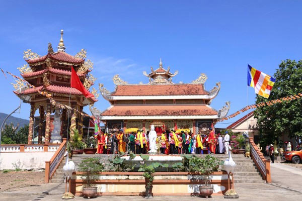 Náo nức lễ rước sắc thần tại ngôi đình hơn 180 năm tuổi ở Khánh Hòa Náo nức lễ rước sắc thần tại ngôi đình hơn 180 năm tuổi ở Khánh Hòa