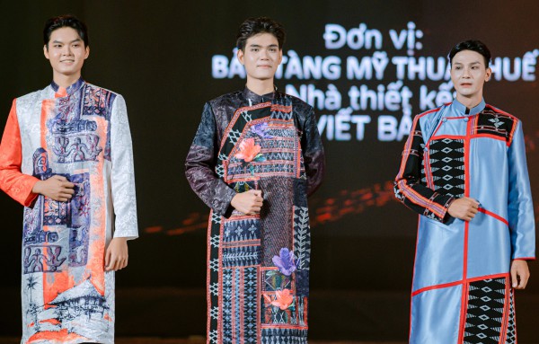 Ngắm zèng A Lưới thăng hoa trên tà áo dài Huế