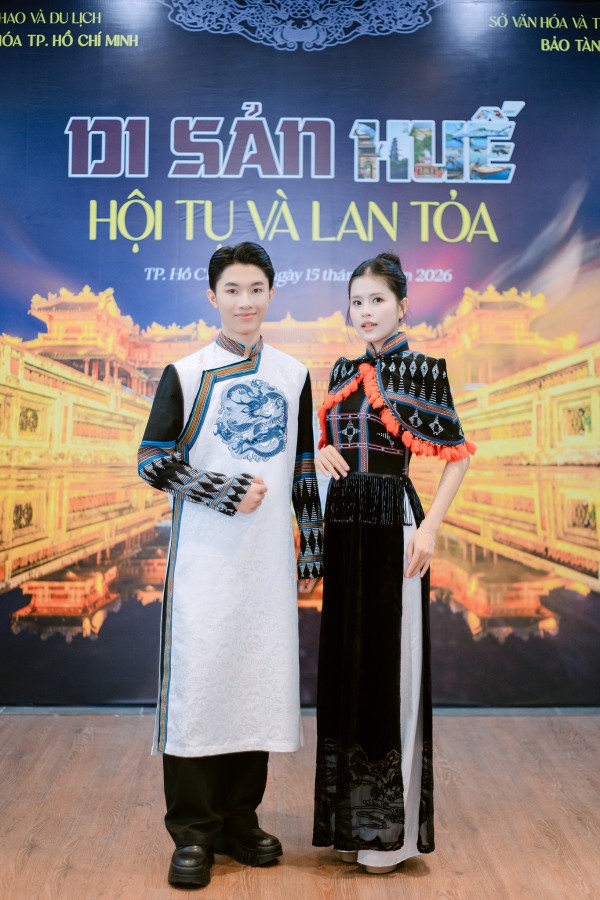 Ngắm zèng A Lưới thăng hoa trên tà áo dài Huế