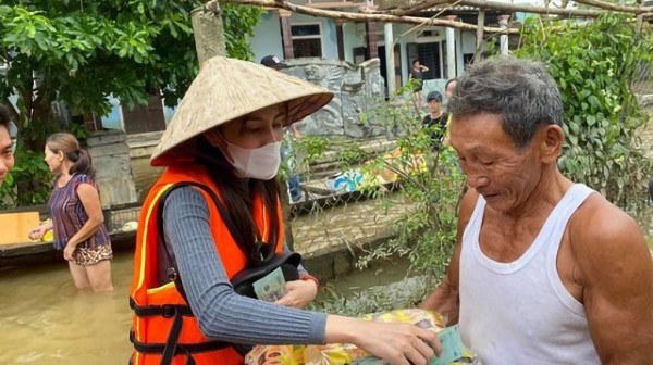 Nghệ sĩ lan tỏa tinh thần thiện nguyện trong bão lũ: Chung tay xoa dịu nỗi đau đồng bào