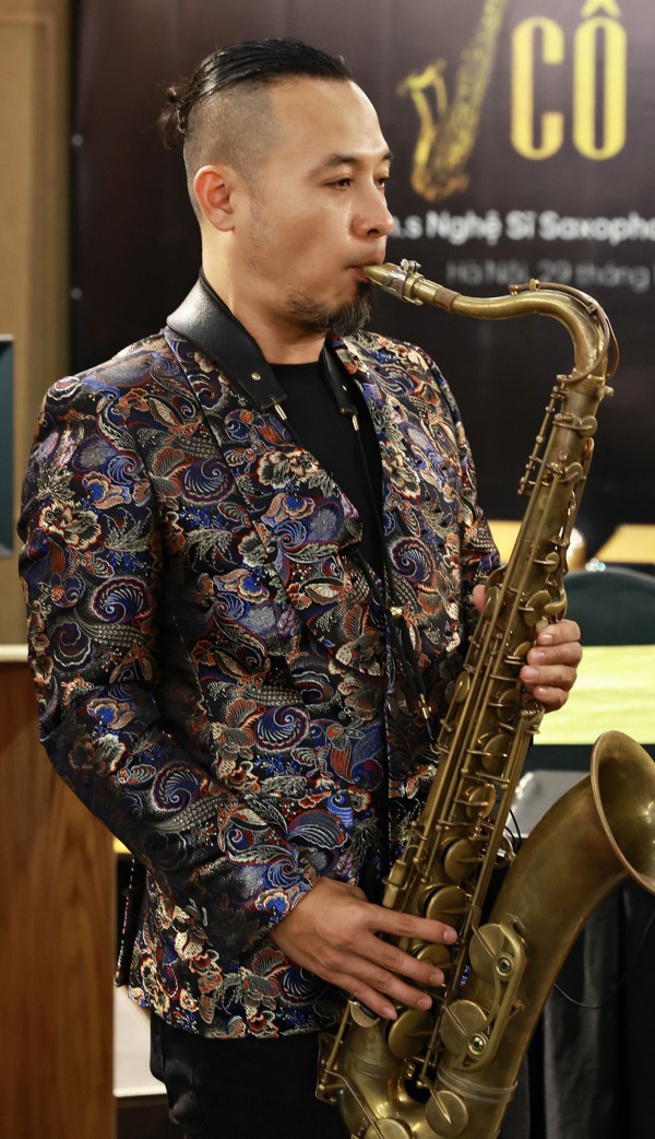 Nghệ sĩ saxophone Lê Duy Mạnh phát hành đĩa than và CD 