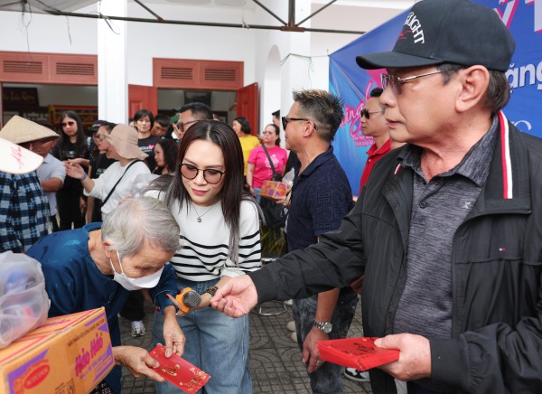 Nghĩa cử của Mỹ Tâm trong những ngày cuối năm