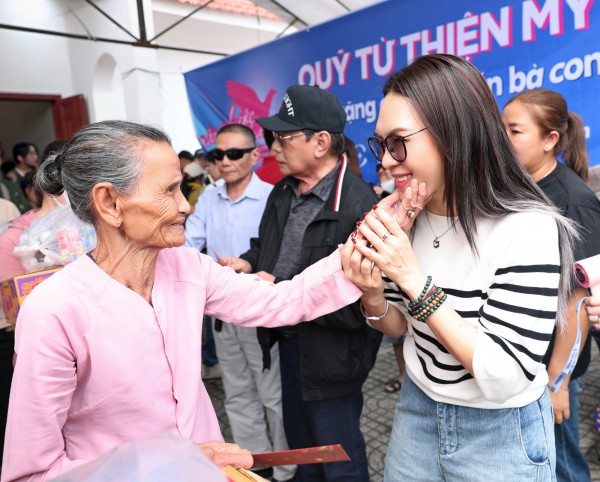 Nghĩa cử của Mỹ Tâm trong những ngày cuối năm