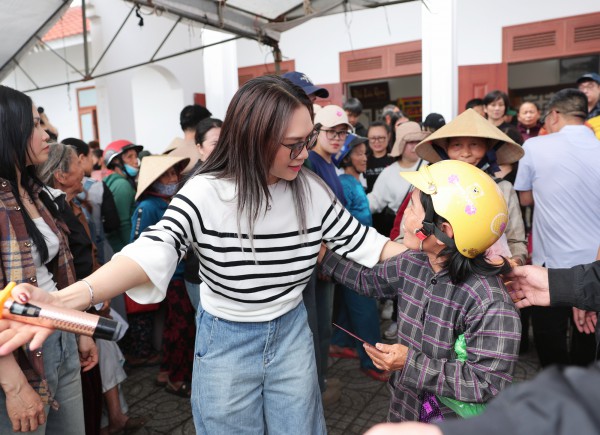 Nghĩa cử của Mỹ Tâm trong những ngày cuối năm