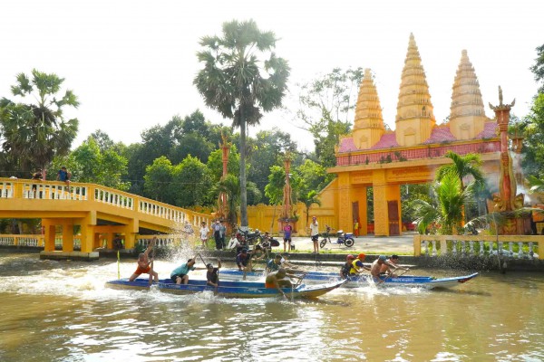 Ngôi chùa gần 200 tuổi trong 'cánh đồng chó ngáp'