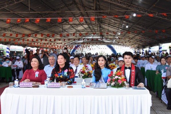 Người mẫu Quốc Bảo, Hoa hậu Thanh Hà chung tay quảng bá du lịch biển Bến Tre