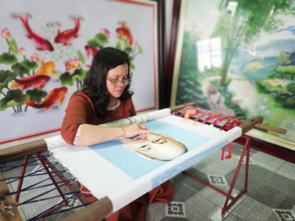 Người nghệ nhân khuyết tật giữ hồn chỉ lụa Người nghệ nhân khuyết tật giữ hồn chỉ lụa