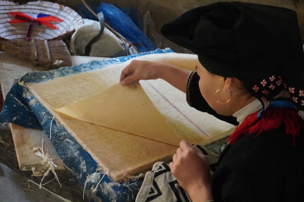 Người trẻ giữ hồn xưa: Mang giấy dó 'về nguồn'