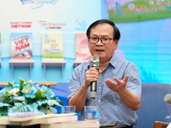 Nguyễn Nhật Ánh: Mỗi phụ huynh, thầy cô cũng nên là một đại sứ văn hóa đọc Nguyễn Nhật Ánh: Mỗi phụ huynh, thầy cô cũng nên là một đại sứ văn hóa đọc