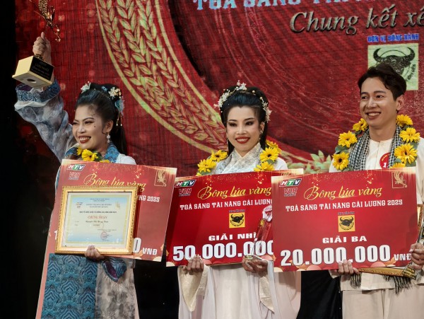 Nguyễn Thị Hồng Toán đoạt Quán quân 'Bông lúa vàng'