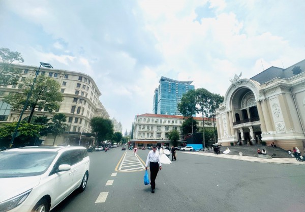Nhà hát lớn và quảng trường mỹ lệ