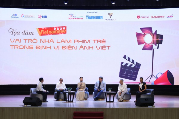 Nhà làm phim trẻ không đứng một mình