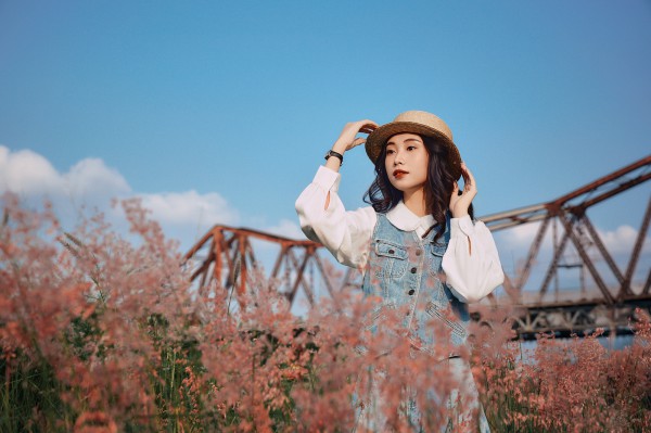 Nhà thiết kế livestream bán hàng thời trang