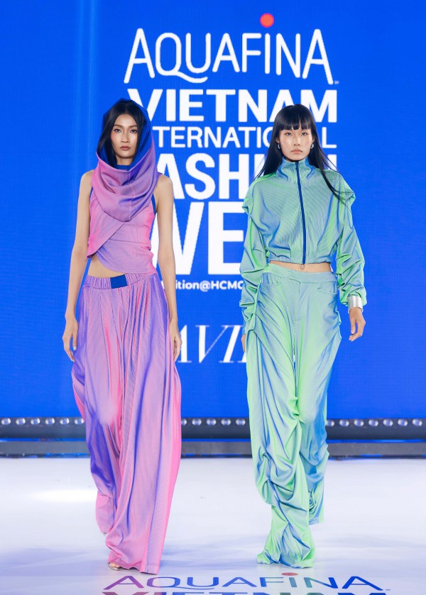 Nhà thiết kế trẻ 'đổ bộ' tuần lễ thời trang